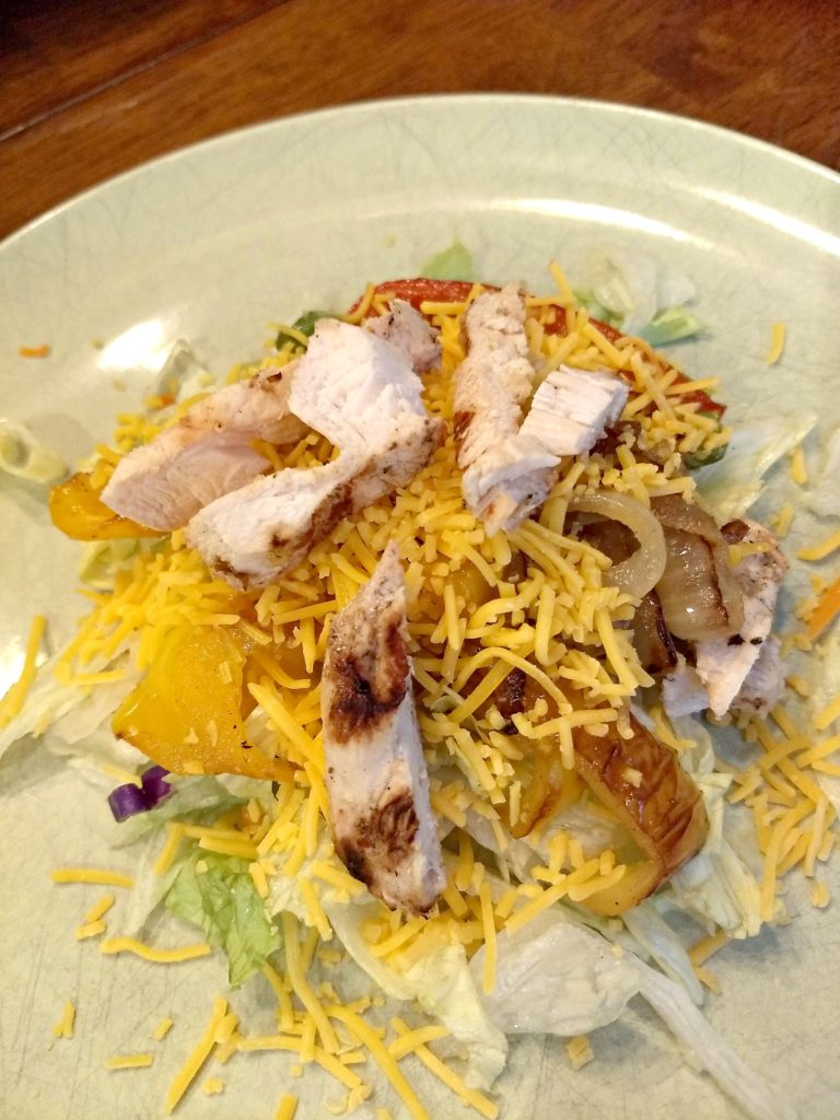 chicken fajita salad